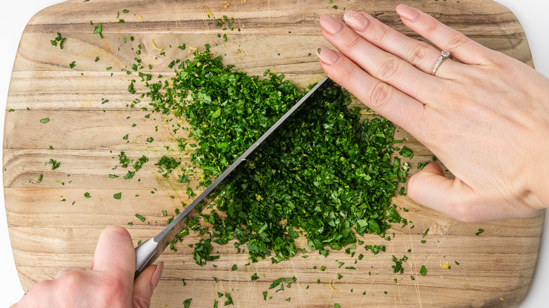 parsley on cutting board 