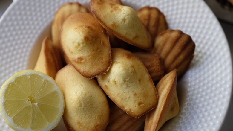 Madeleines on plate with lemon