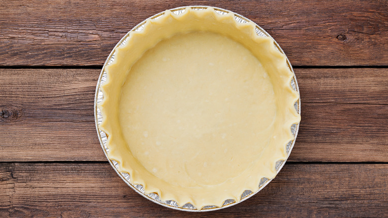 Uunbaked bottom pie crust