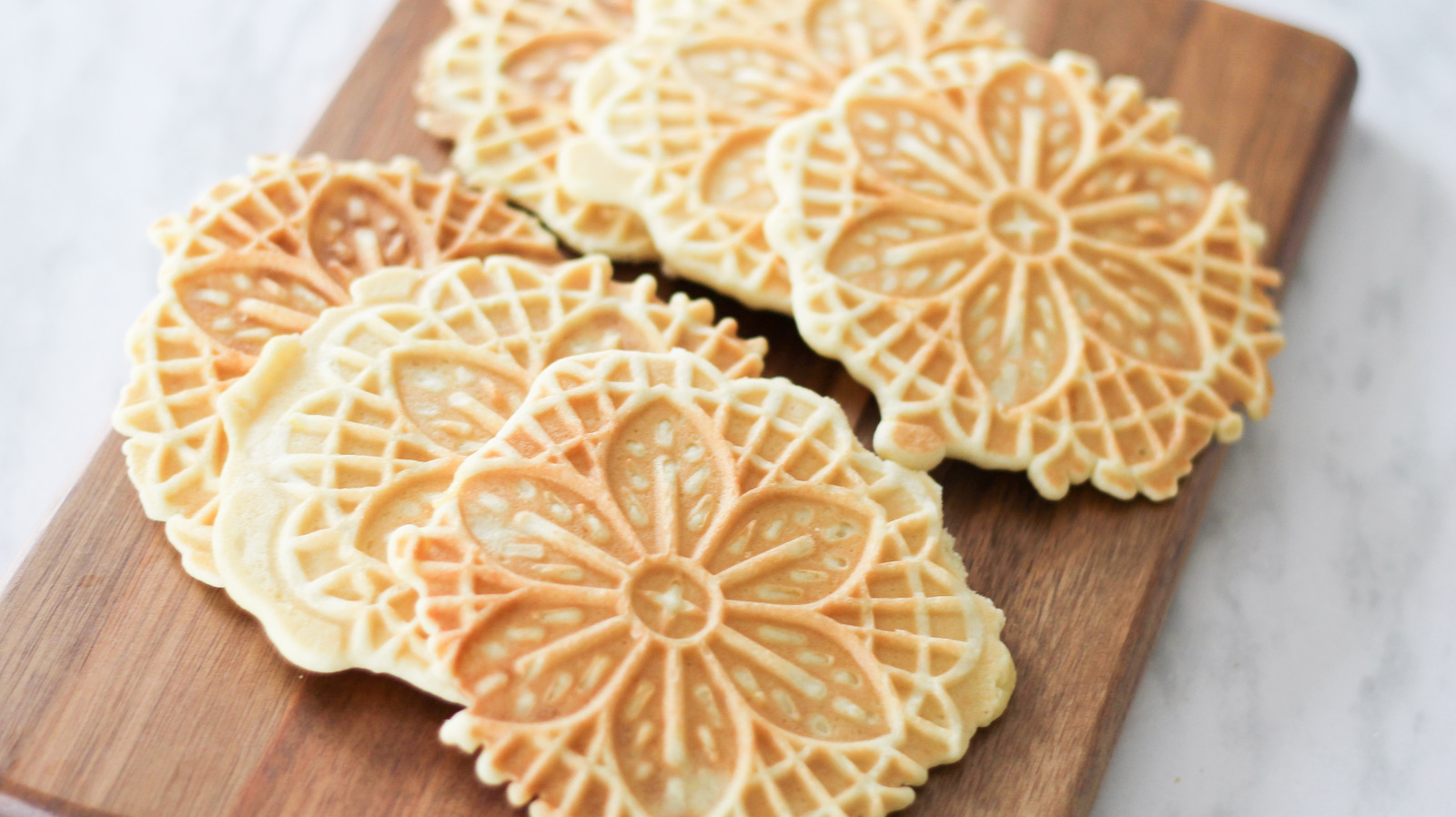 https://www.mashed.com/img/gallery/classic-vanilla-pizzelle-recipe/l-intro-1659456363.jpg