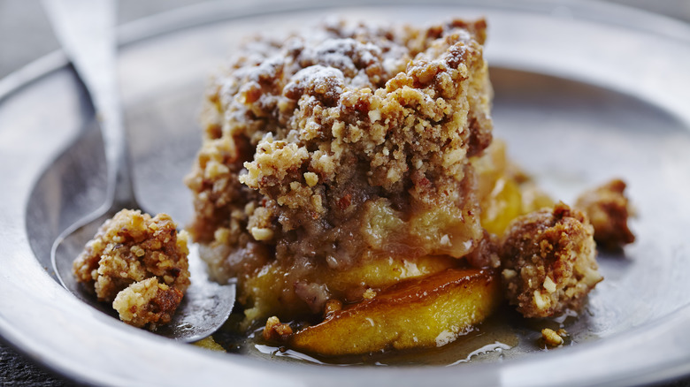 apple crisp on plate