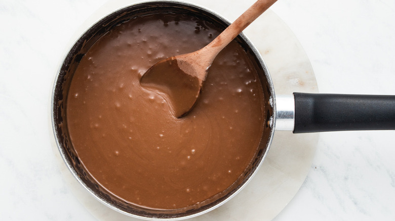 light brown glaze in saucepan