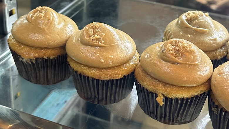 cupcakes with cookie butter frosting