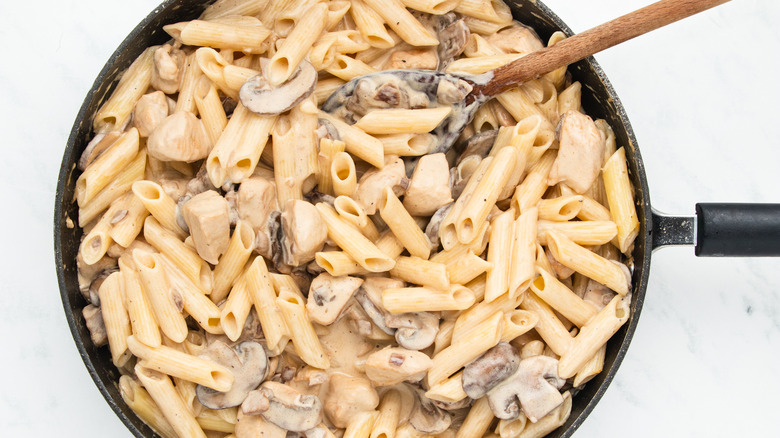 creamy chicken mushroom pasta