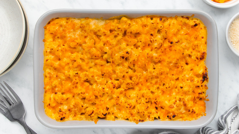 mac and cheese in dish