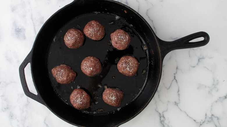 burger balls in frying pan