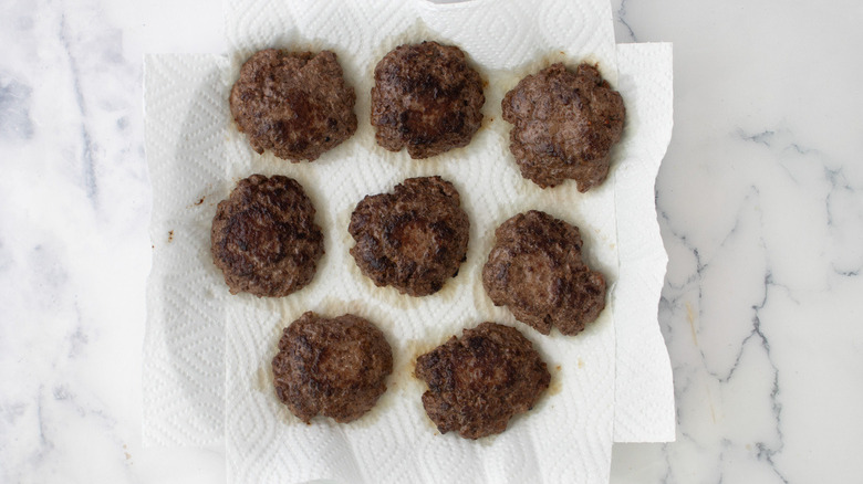 burger patties on paper towel