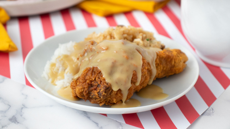 gravy on fried chicken