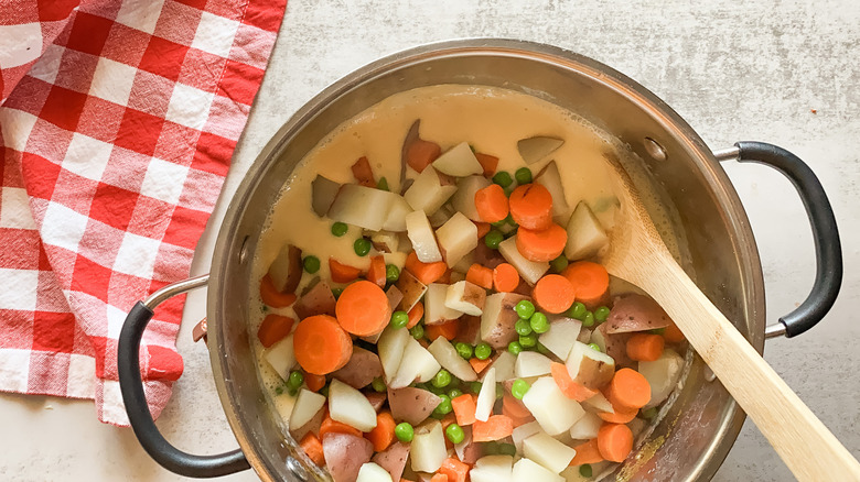 pot of creamy chicken soup