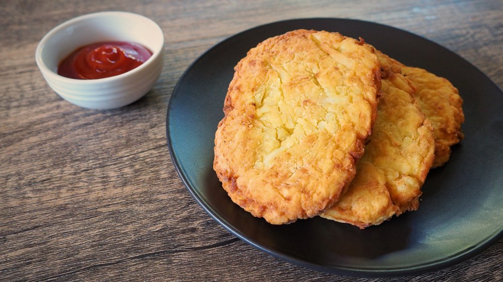 https://www.mashed.com/img/gallery/copycat-mcdonalds-hash-browns-recipe-you-can-make-at-home/intro-1601049748.jpg