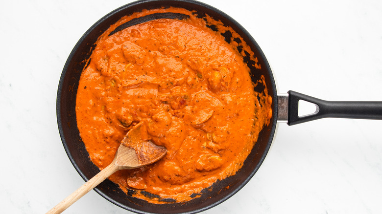 penne rosa sauce in pan