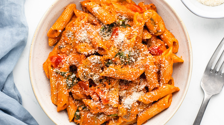 penne rosa in bowl