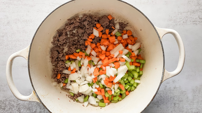  ground beef, veggies in pot