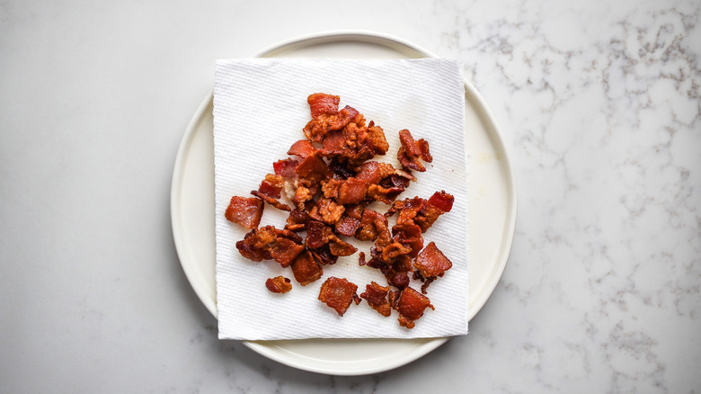 cooked bacon on paper towel
