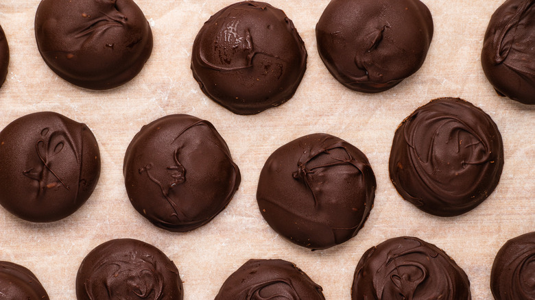 chocolate peppermint patties parchment paper