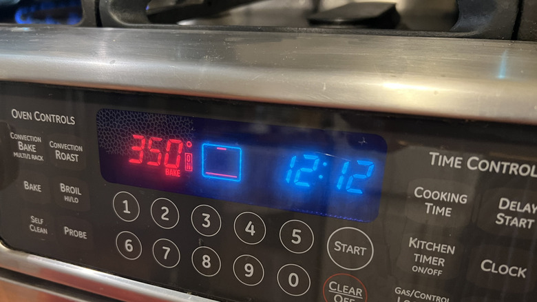 oven temperature gauge at 350