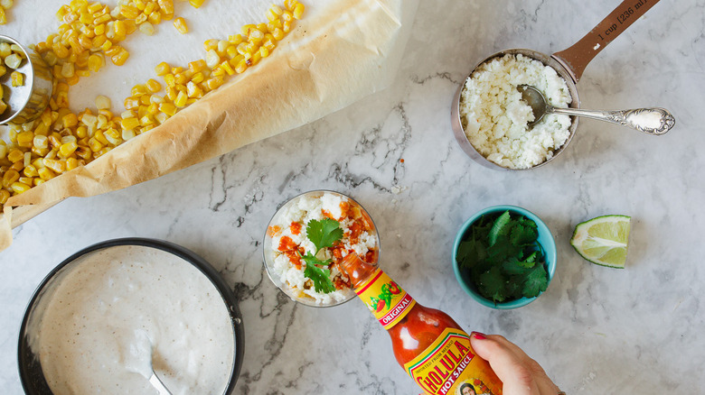 topping corn with crema