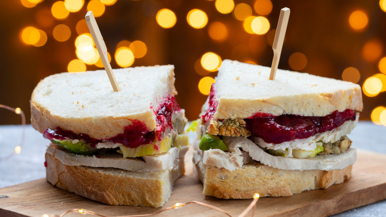 sandwich with cranberry