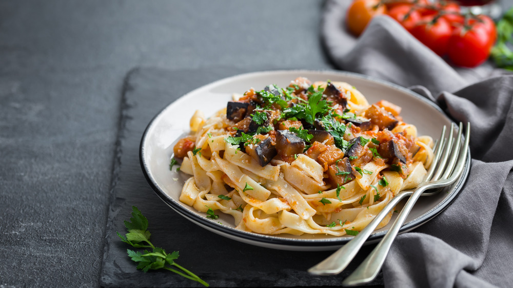 Plate of pasta topped with vegetables