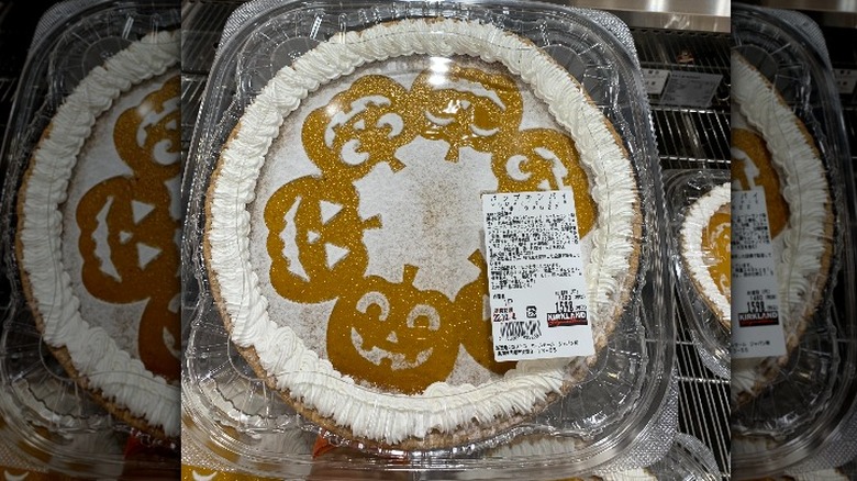 Costco Japan's decorated pumpkin pie