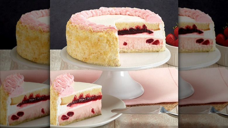 Juniors strawberry shortcake cheesecake