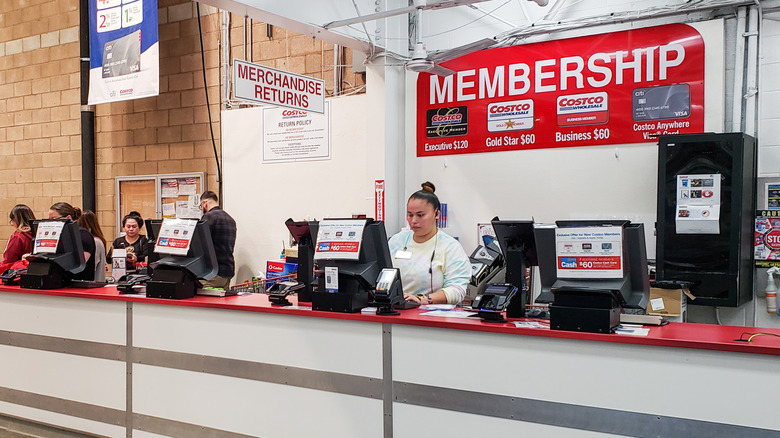 Costco merchandise returns counter