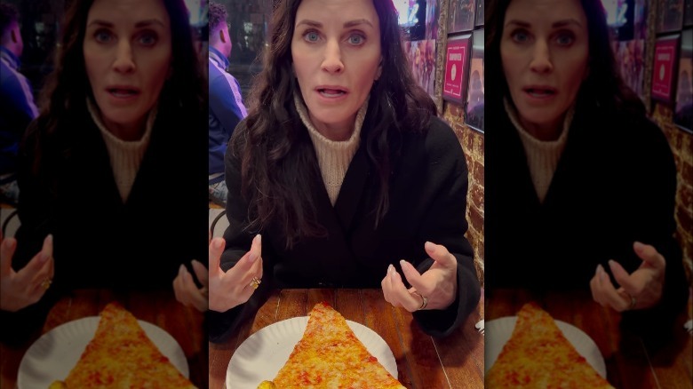 Courteney Cox eating pizza