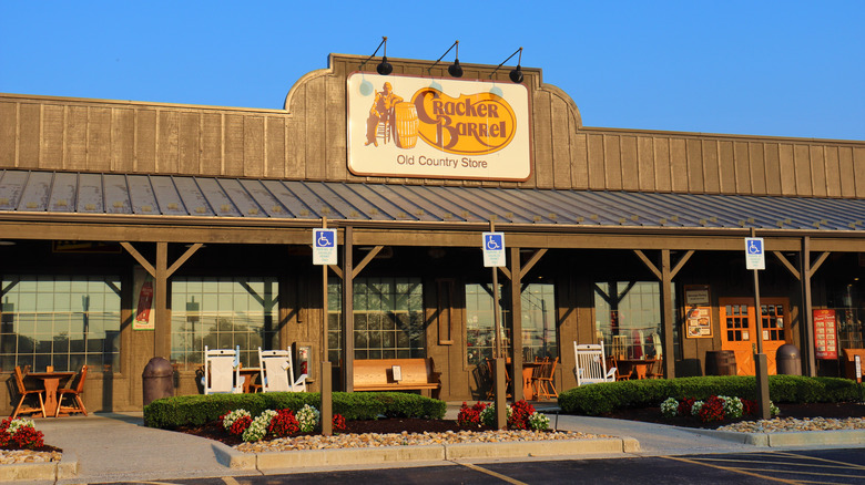 Cracker Barrel restaurant