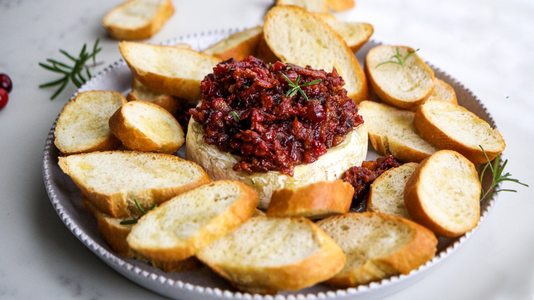 cranberry bacon baked brie with crostini