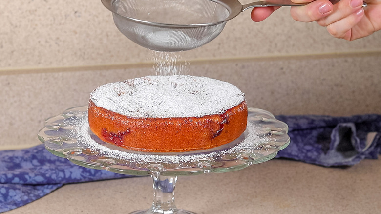 coffee cake with powdered sugar