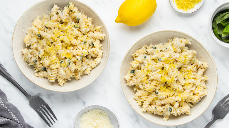 lemon ricotta pasta in bowls 