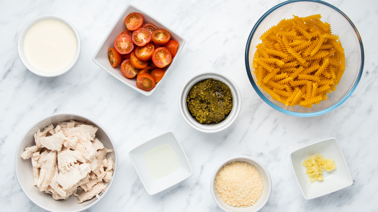 ingredients for pesto pasta