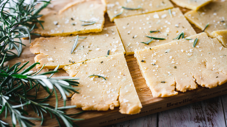 rosemary flatbread slices