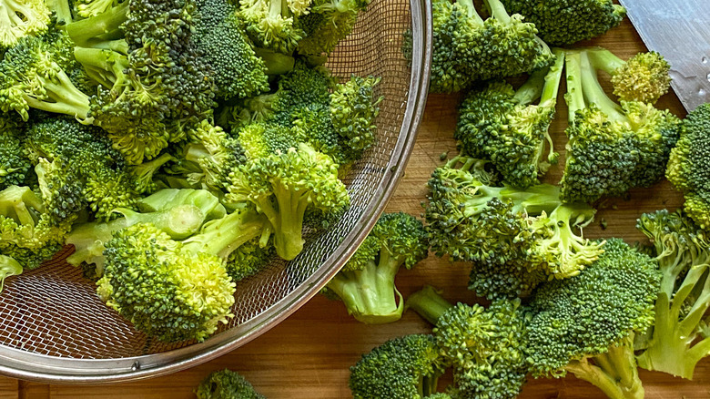 Crispy Air Fryer Broccoli on a cutting board 