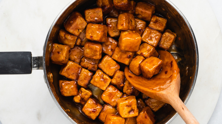 tofu cubes in chilli sauce
