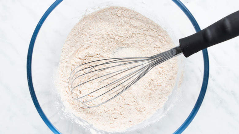 dry ingredients in bowl 