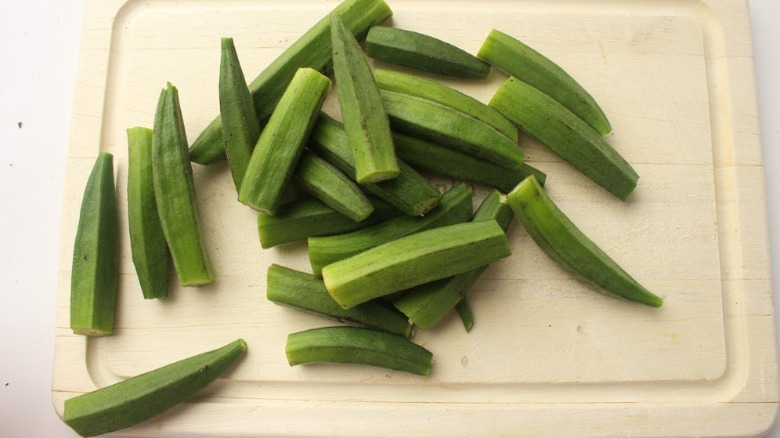 okra pieces on cutting board