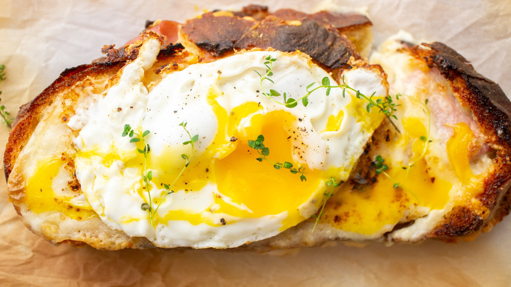 croque madame sandwich with egg