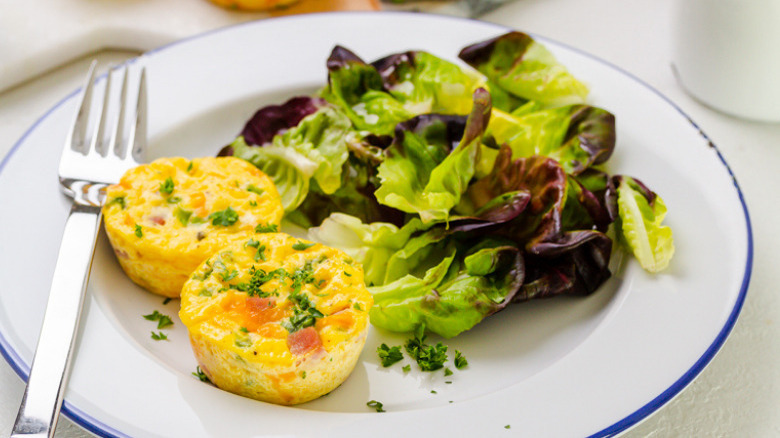 quiche muffins with salad