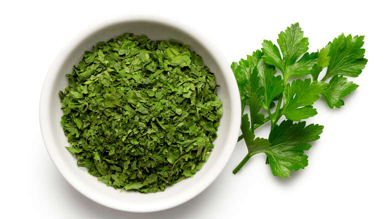 Fresh parsley leaves and chopped parsley in a bowl 