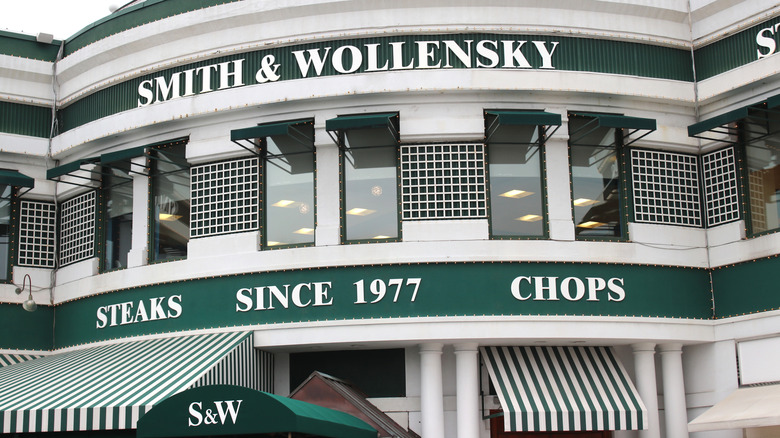 smith & wollensky storefront daytime