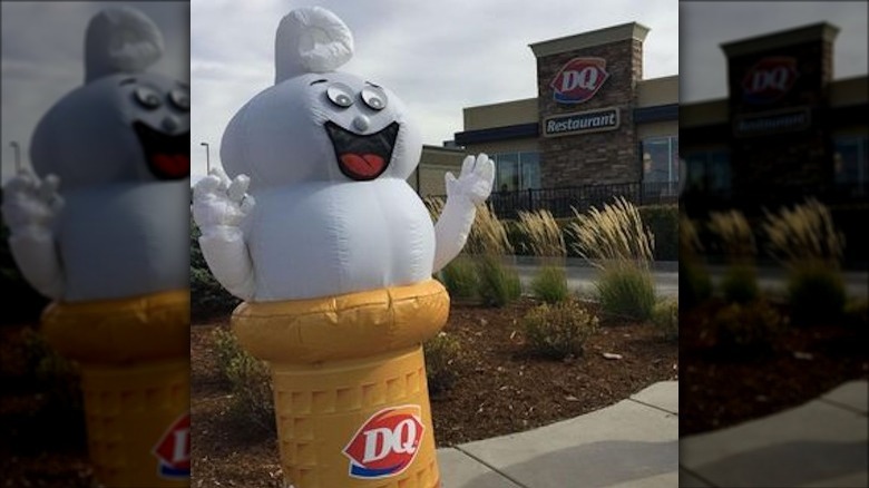 Inflatable Curly the cone mascot