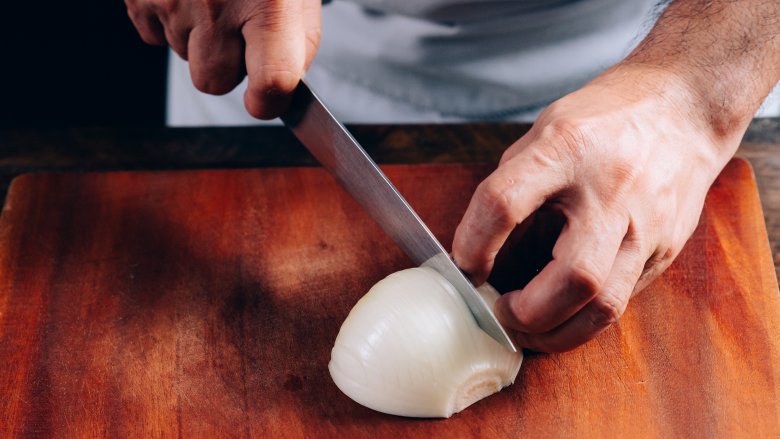  cutting onion