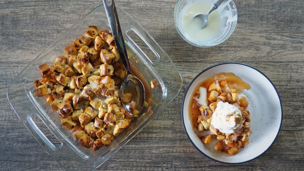 3-ingredient apple cobbler