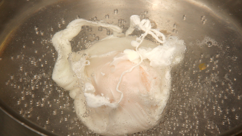 egg in boiling water 