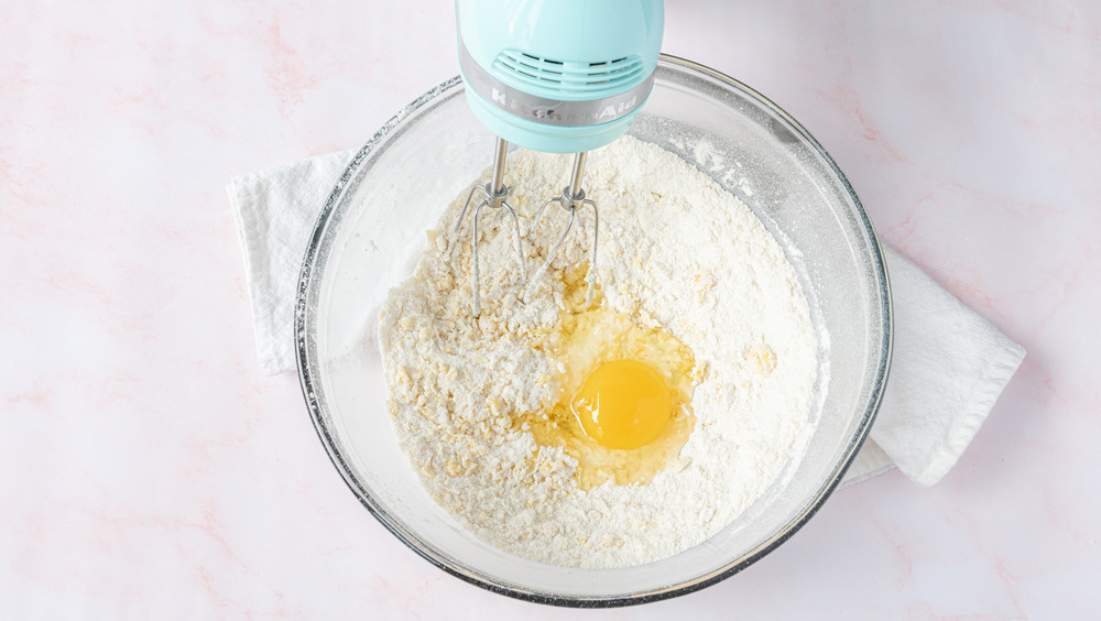 adding egg for cake 