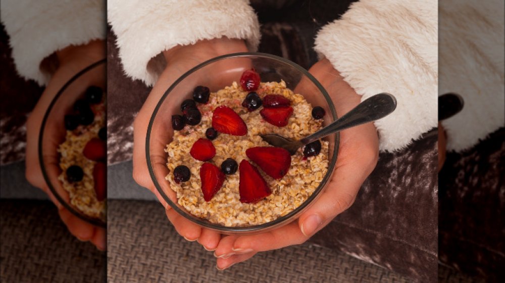 Oatmeal with berries