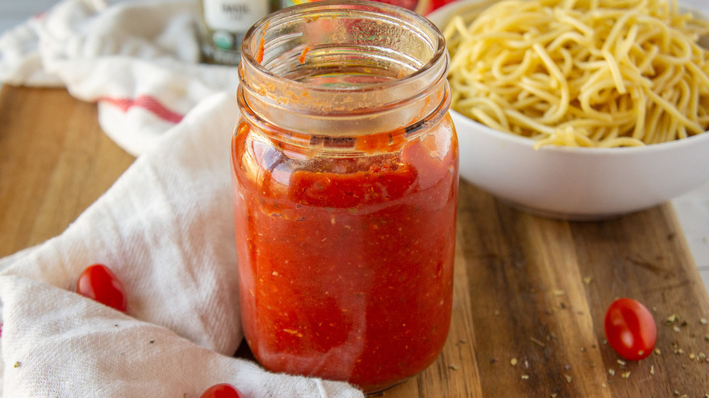 a jar quick marinara sauce and some spaghetti