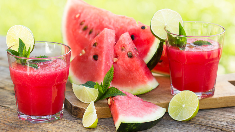 watermelon slices with limes