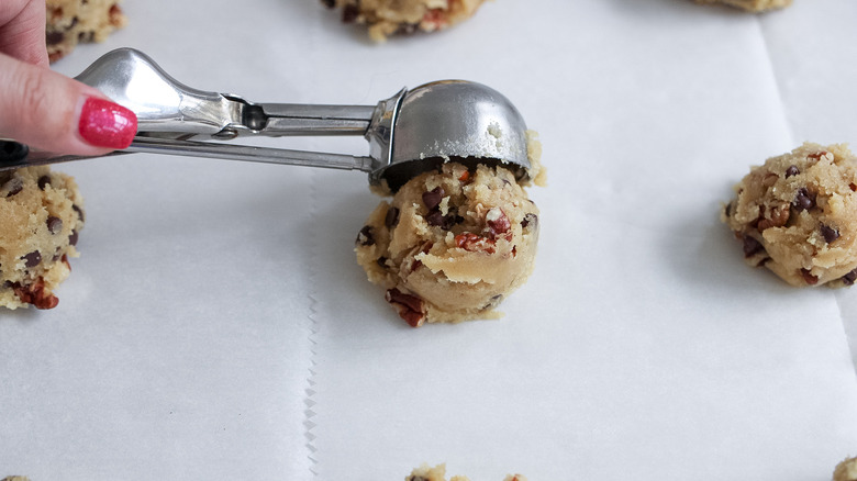 scooping cookies onto baking sheet